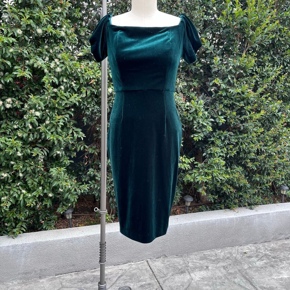 Betsy Adam Emerald Green Velvet Cocktail Dress Size 10 Made in USA Off Shoulder
